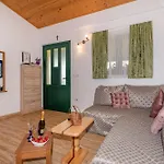 Vrt, A Private And Fully Fenced Forest Retreat Vakantiehuis *