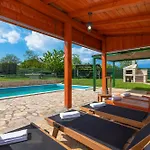Vrt, A Private And Fully Fenced Forest Retreat Vakantiehuis Heki