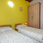 Vrt, A Private And Fully Fenced Forest Retreat *