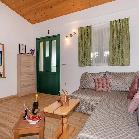 Vrt, A Private And Fully Fenced Forest Retreat Feriehus *