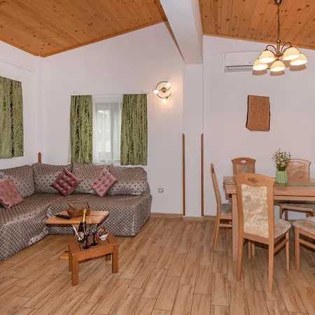 Vrt, A Private And Fully Fenced Forest Retreat *
