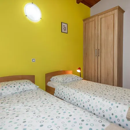 Vrt, A Private And Fully Fenced Forest Retreat *