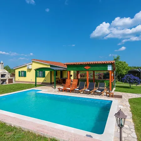 Vrt, A Private And Fully Fenced Forest Retreat